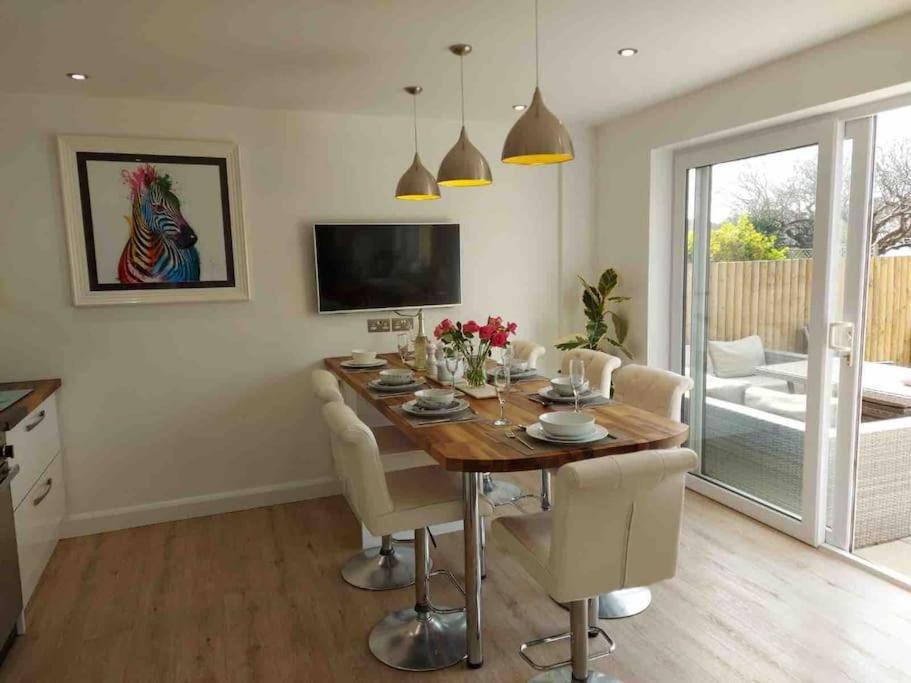 Modern 4 Bedroom House In Weymouth Sunny Corner Exterior foto